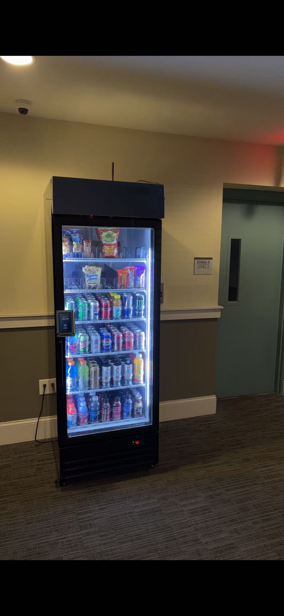 AI smart vending cabinet in gym