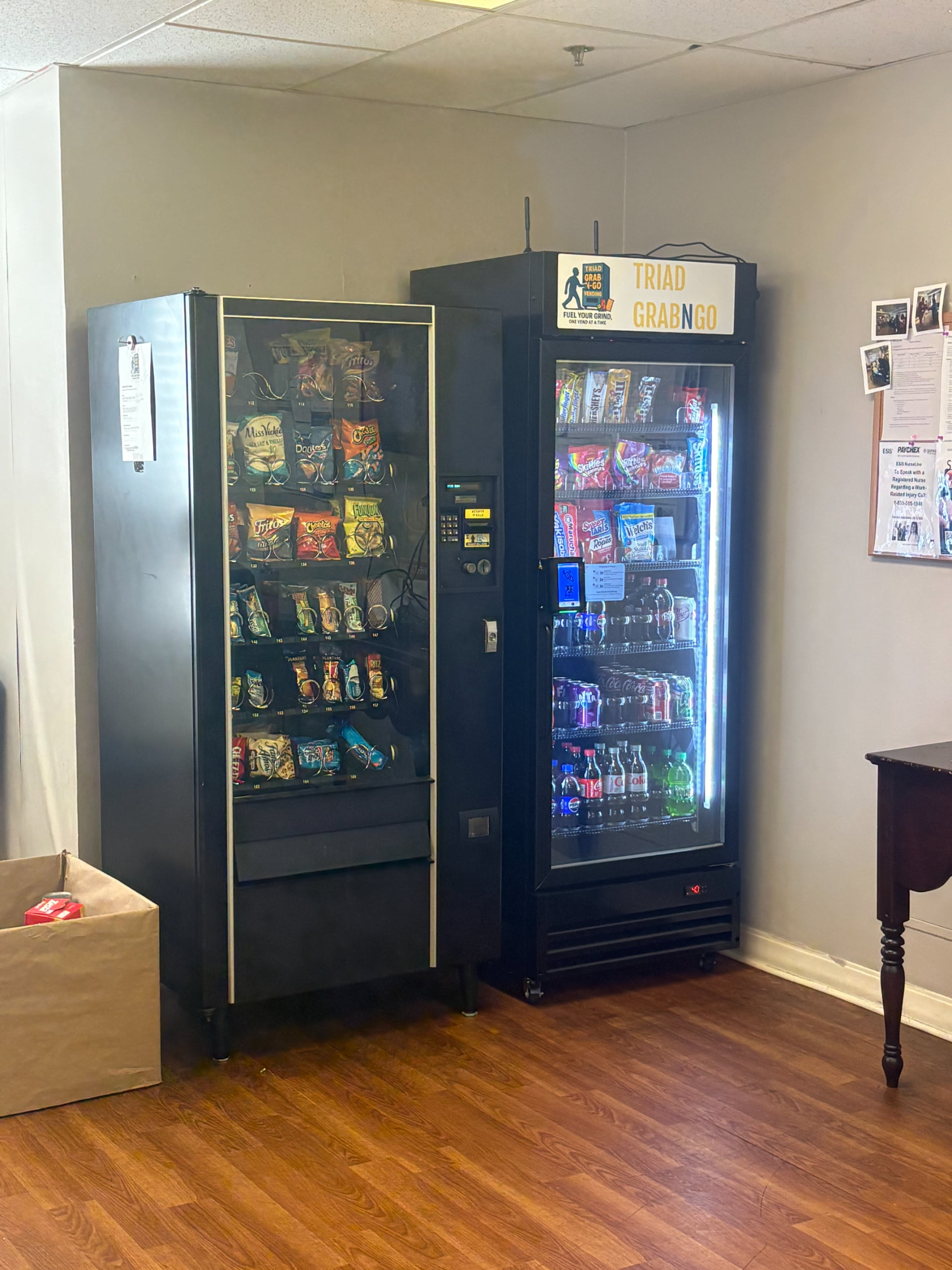 AI smart vending cabinet in university