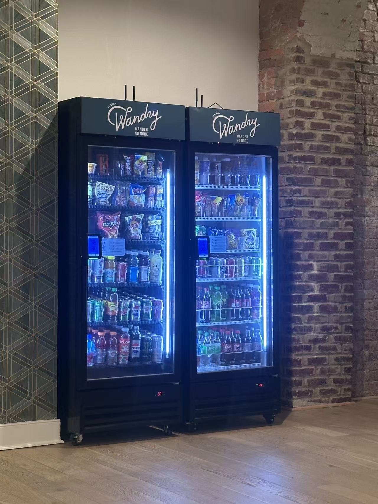 AI smart vending cabinet in hotel