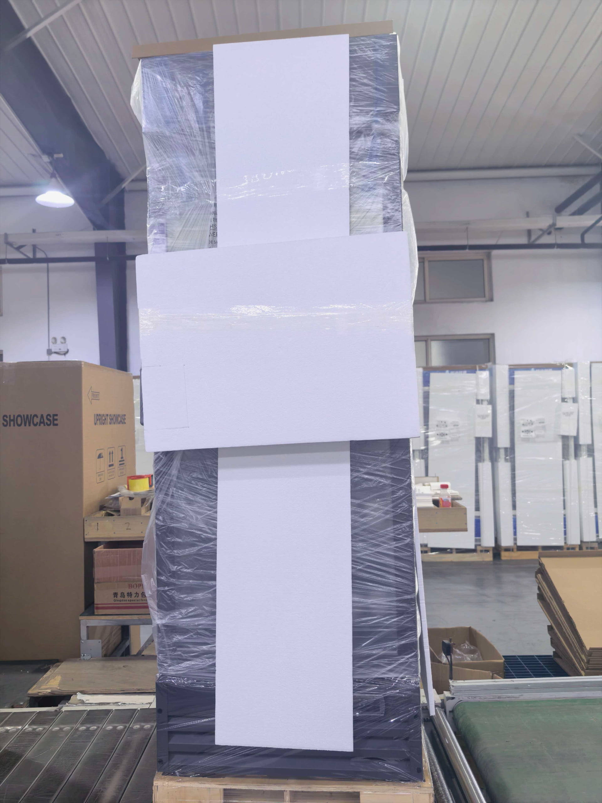 Machine packaging process in factory